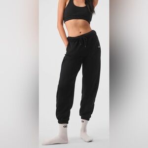 Alo Accolade Sweatpants in Black